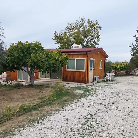 Pervolaris 2 Semesterbostad Goudhi