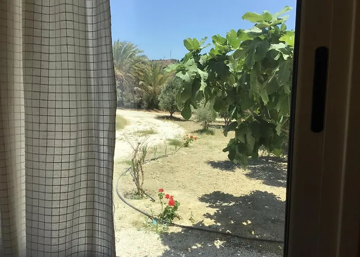 Pervolaris 2 Semesterbostad Goudhi